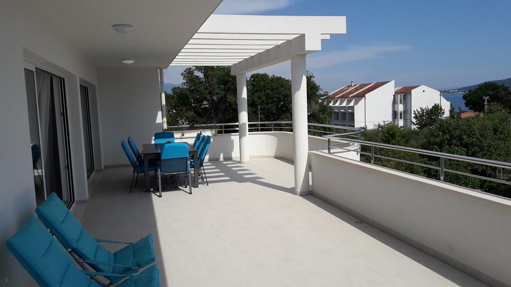 Villa-Apartments Karmel Kaštela Exteriör bild