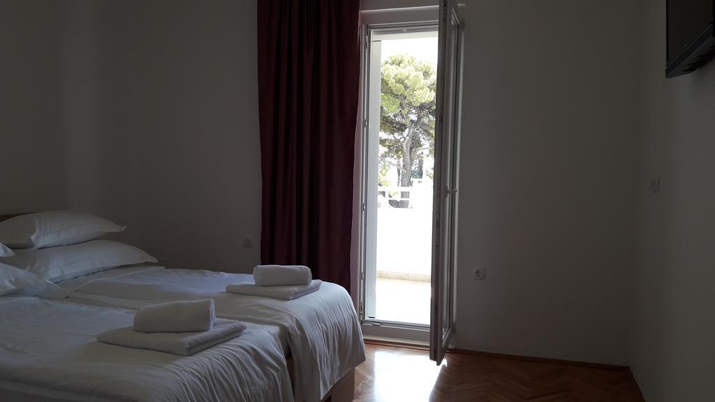 Villa-Apartments Karmel Kaštela Exteriör bild