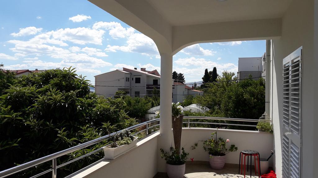 Villa-Apartments Karmel Kaštela Exteriör bild