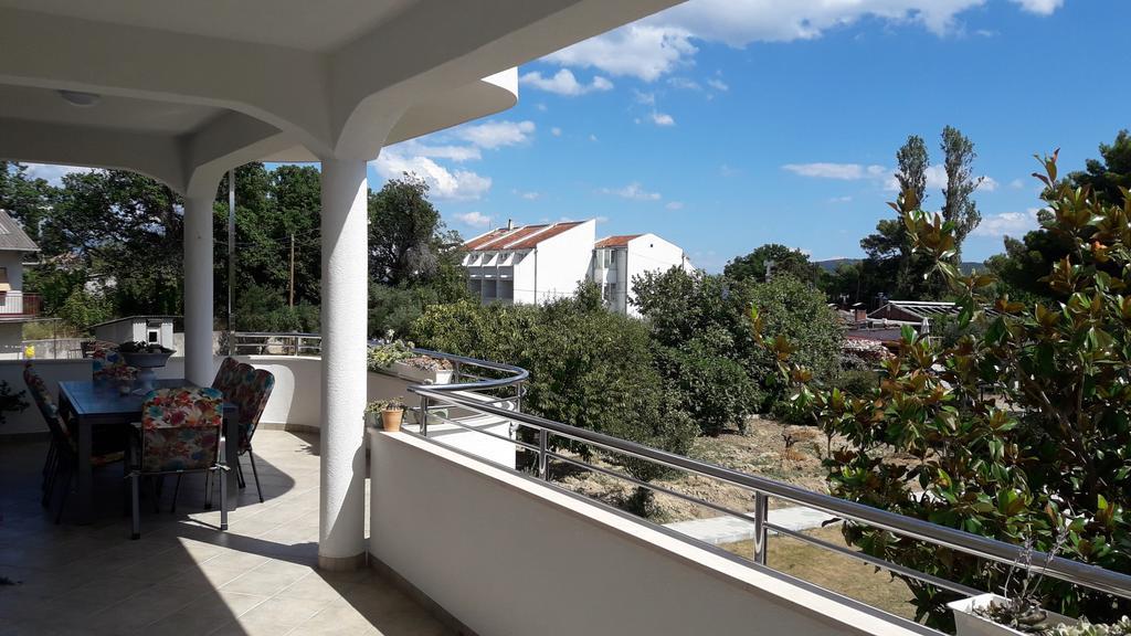 Villa-Apartments Karmel Kaštela Exteriör bild