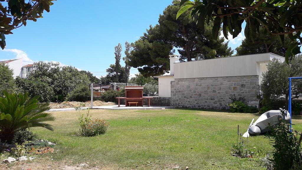 Villa-Apartments Karmel Kaštela Exteriör bild