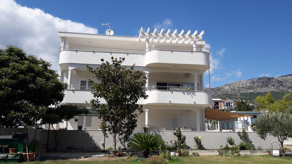Villa-Apartments Karmel Kaštela Exteriör bild