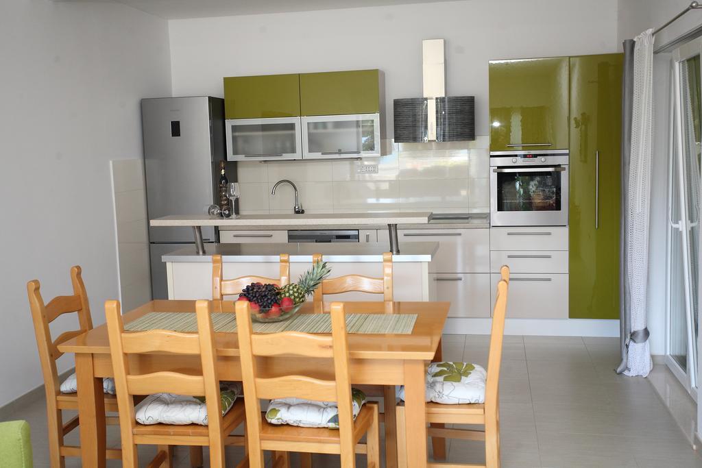Villa-Apartments Karmel Kaštela Exteriör bild