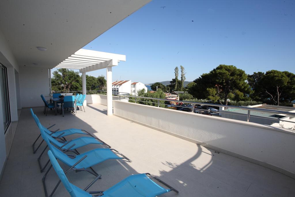 Villa-Apartments Karmel Kaštela Exteriör bild